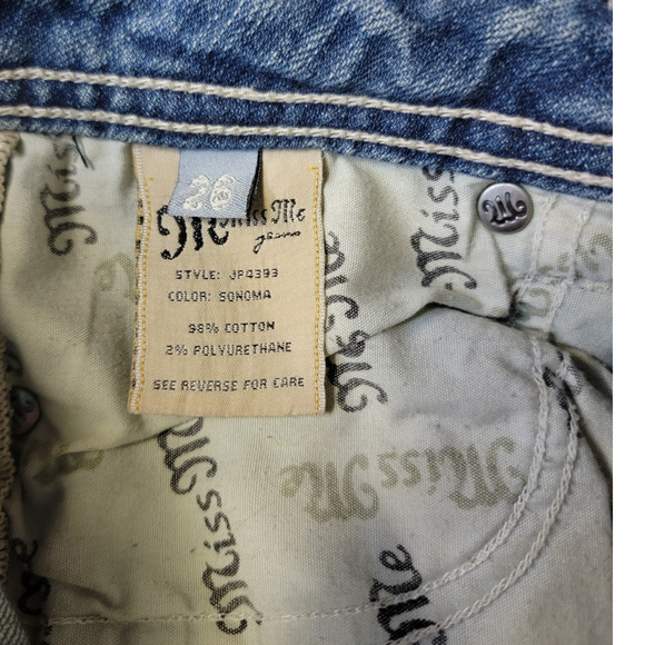 Miss Me Women's Embroidered Denim Jean Shorts Medium Wash Sonoma Blue Size 26 - Picture 4 of 6